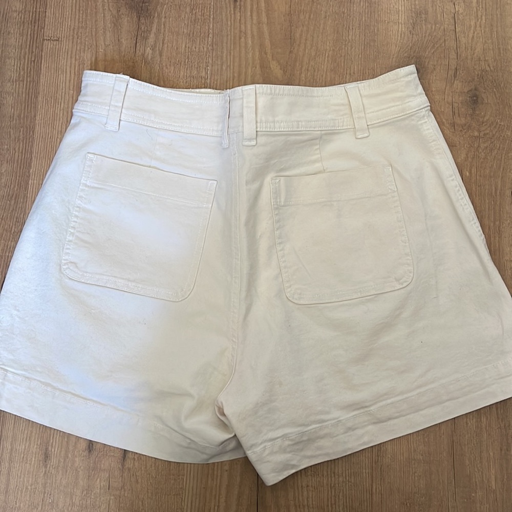 white shorts - Picture 4 of 4